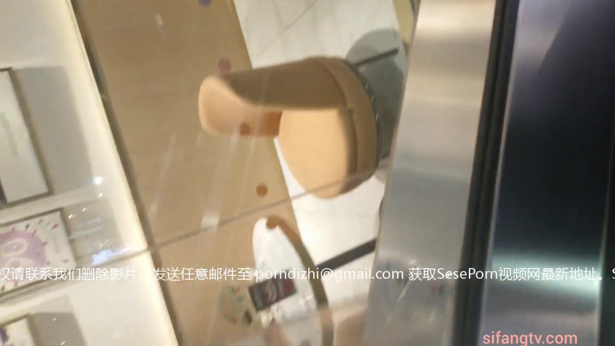 爆款VIP资源大师热闹商圈4K画质贴身尾随CD多位漂亮小姐姐高冷御姐范极品女郎的豹纹情趣内直接看硬了 NB美女超短齐B裙、超诱惑开档袜、T内