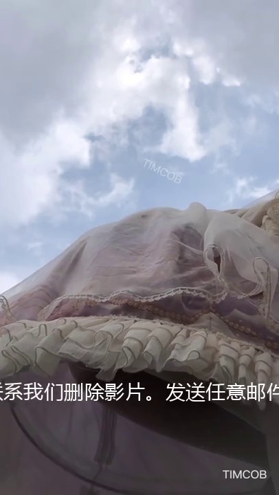 《CD大神 精品资源》商场4K极限贴身抄底多位漂亮小姐姐裙内春色OL美女白领下班买吃的能看见毛的透明内裤直接硬了 漫展LO裙超低角度，可爱花纹白丝袜1V