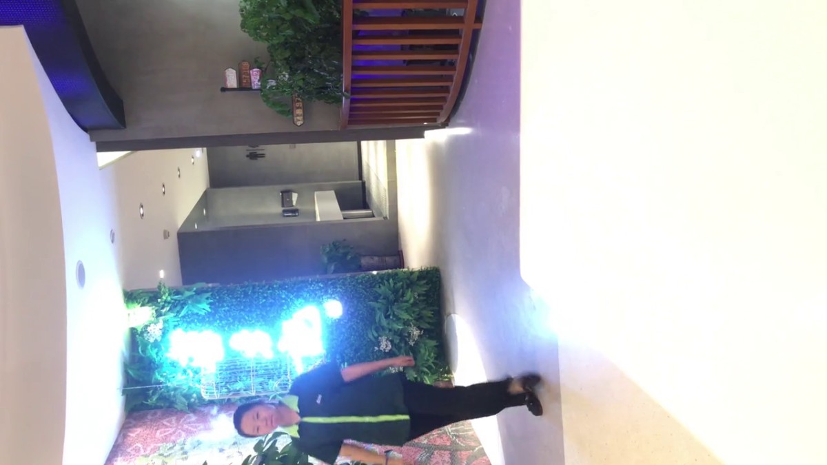 在宾馆约会援交学生，奉献完自己的身体后，给钱马上穿衣服就走，说好的包夜呢