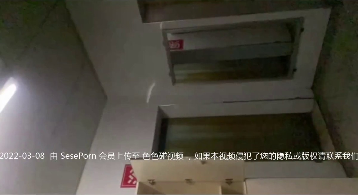 外购最新流出《坑闺蜜》系列第十一集，偷窥澡堂前来洗浴的众多颜值妹子1