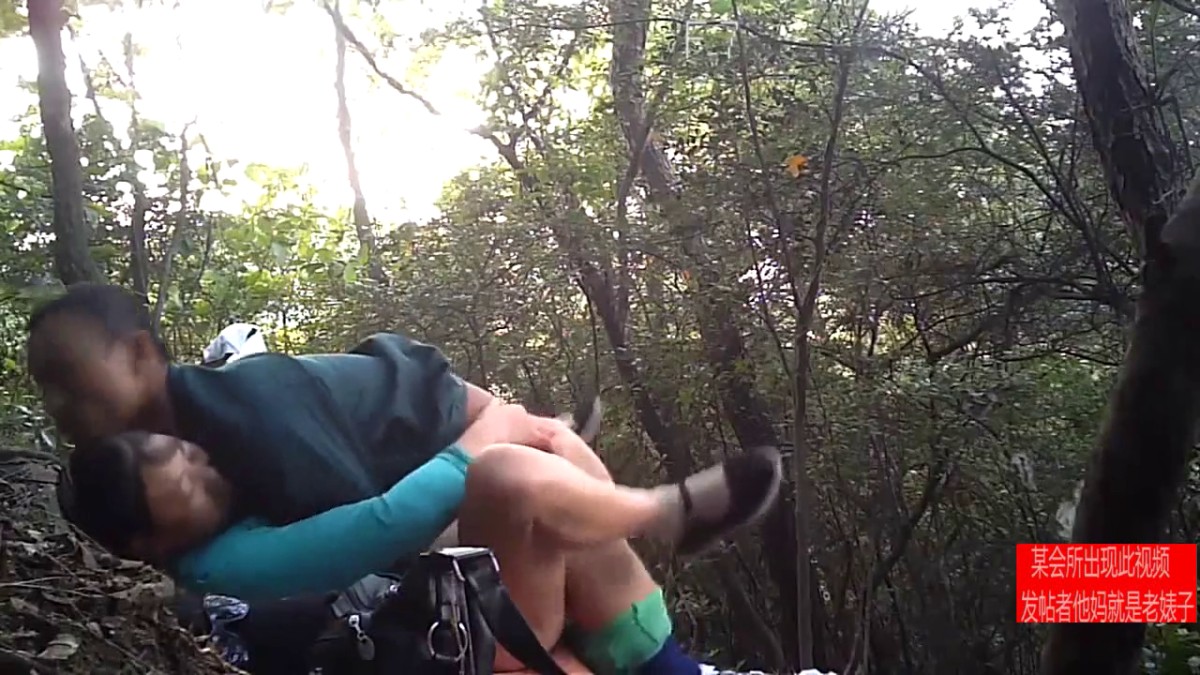 密林处固定炮点摄像头偸拍几对男女的廉价肉体交易无套内射还是小伙猛把鸡姐干出感觉了4