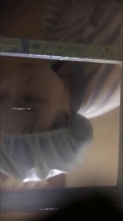 约啪抖音上认识的95年小精灵 黑丝美腿 无套抽插 爆精内射