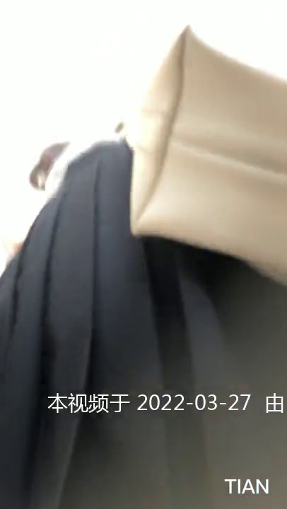 《某站VIP精品资源》热闹商场大师贴身抄底多位漂亮小姐姐各种骚丁透明内裤清纯高颜美女前后拍露阴毛屁股一颤一颤的n漫展抄底白蕾丝袜肉丝小姐姐！屁股坐镜头!