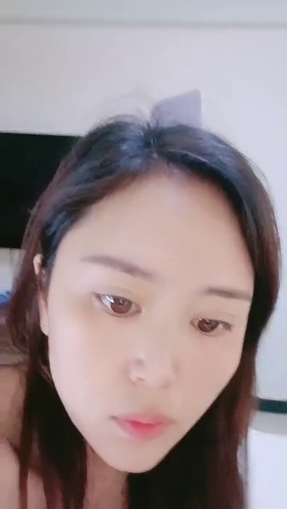 颜值美少妇露脸情趣诱惑给小哥舔大鸡巴，69口交让小哥草嘴舔菊花超刺激，让小哥床上床下爆草抽插精彩刺激