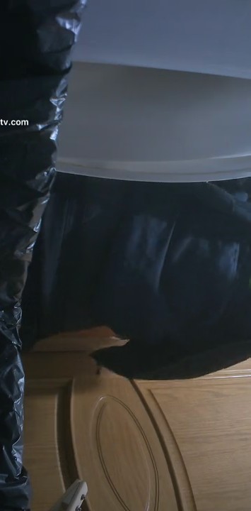 烤肉店女卫刁钻正点镜头偸拍顾客和服务员方便眼镜嫩妹白色分泌物扯了好长使劲抖屁股也没断双洞清晰2