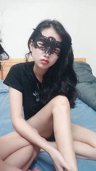 【极品 女神 身材无敌爆炸】瘦瘦美妞一对36D豪乳，近期刚播激情操逼，吸奶扣穴好舒服，骑乘屁股撞击啪啪
