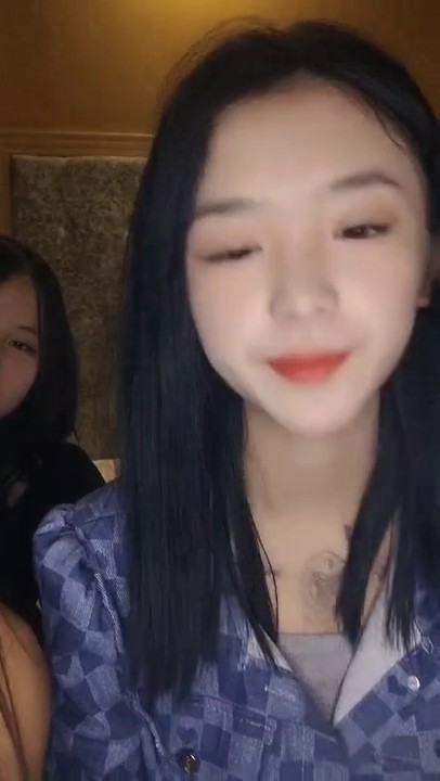 今晚小P孩拼了命练习，两小时狂射了三次，还是逃不过三分钟啊 ，梦涵被肏得彻底爽翻，又被内射 (1)