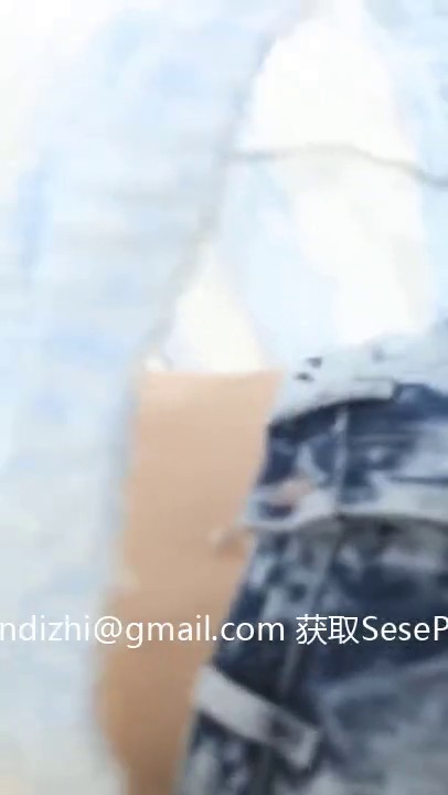 偷窥嫂子 大嫂是个勤快人在家没事就搞卫生 让我帮忙搓抹布 这角度每分每秒都是精华