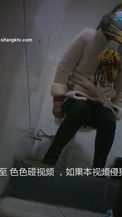 坑神潜入公寓写字楼女厕连续偸拍多位小姐姐5