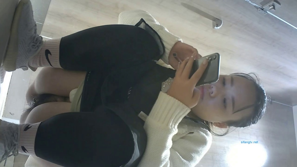 【精选厕拍】某房价值70RMB商场厕拍作品 全是高清拍摄 颜值高 第二集集2