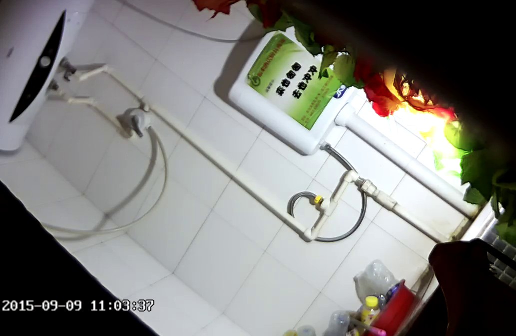 【精品偷拍】女生宿舍卫生间全景偷拍 几个颜值都不错第三番2