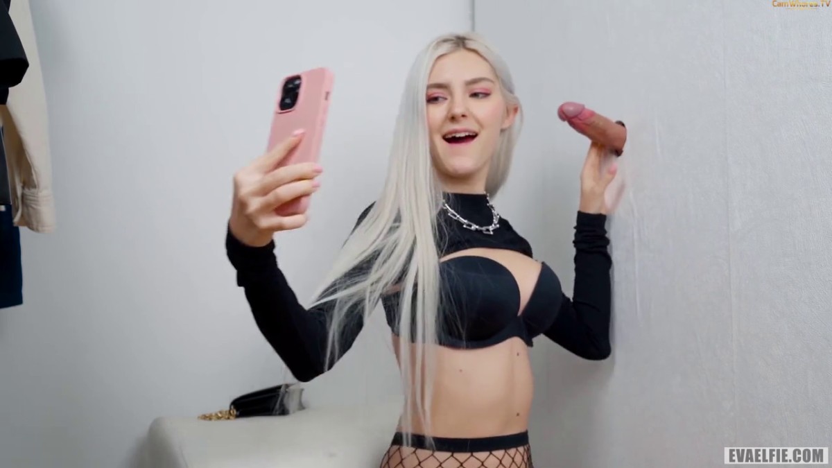 5月最新精品 极品八字大奶网红美少女伊娃剧情换衣间被色男掏个洞偷窥将计就计现场自慰一会一根J8从洞里出来