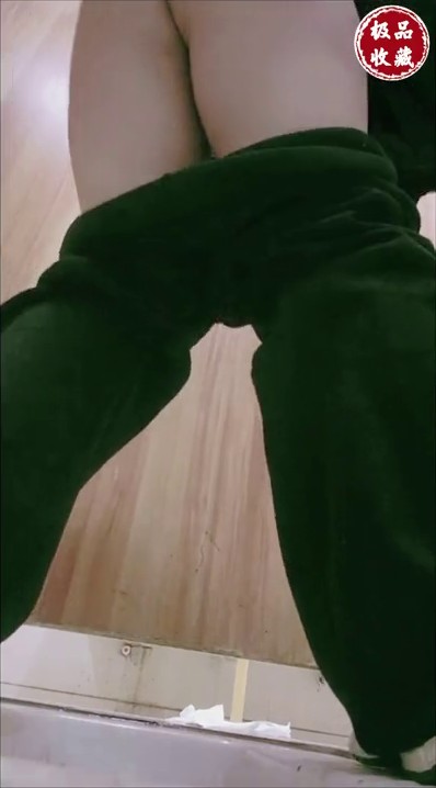 三月最新流出极品收藏  商场女厕后拍明星美女拉屎 挤冰激淋全过程