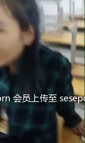 中学浪荡学生在教室做爱 小女孩长的还真标致