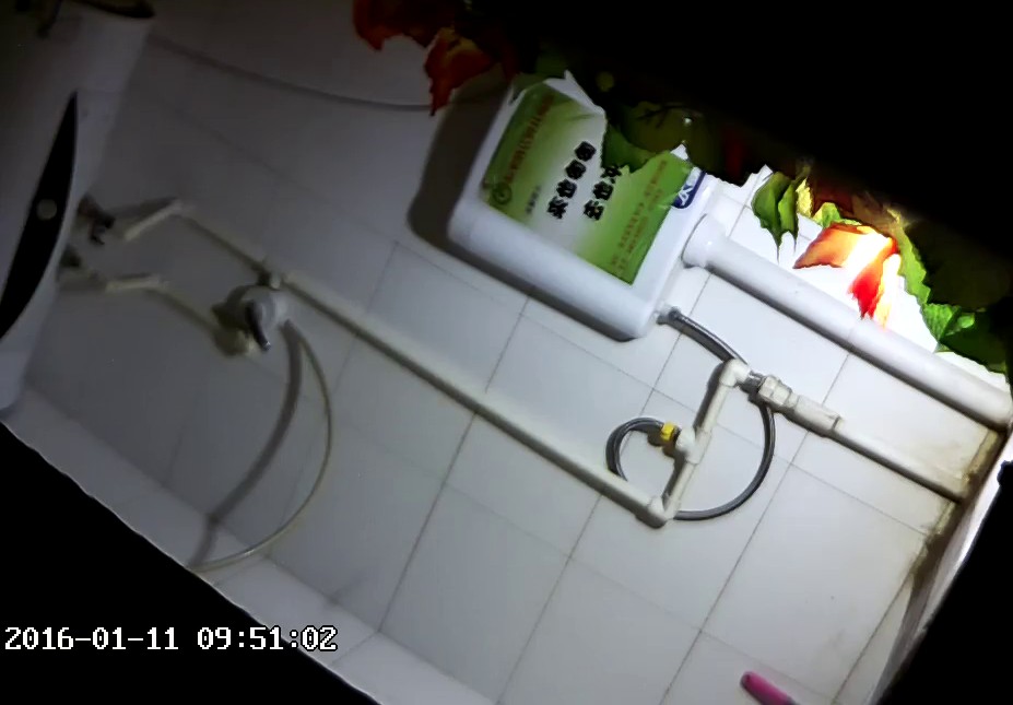 大神电子厂女工宿舍暗藏摄像头 偷窥多位高颜值的妹子尿尿3