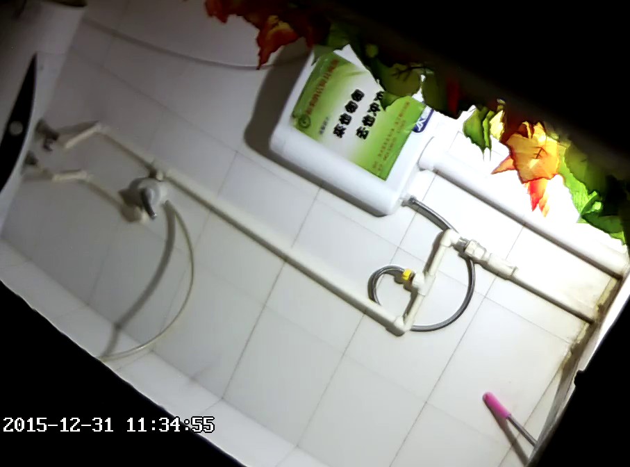 大神电子厂女工宿舍暗藏摄像头 偷窥多位高颜值的妹子尿尿6