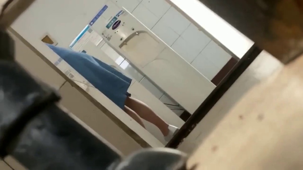 大神潜入单位女厕近距离偷拍几个漂亮的美女少妇