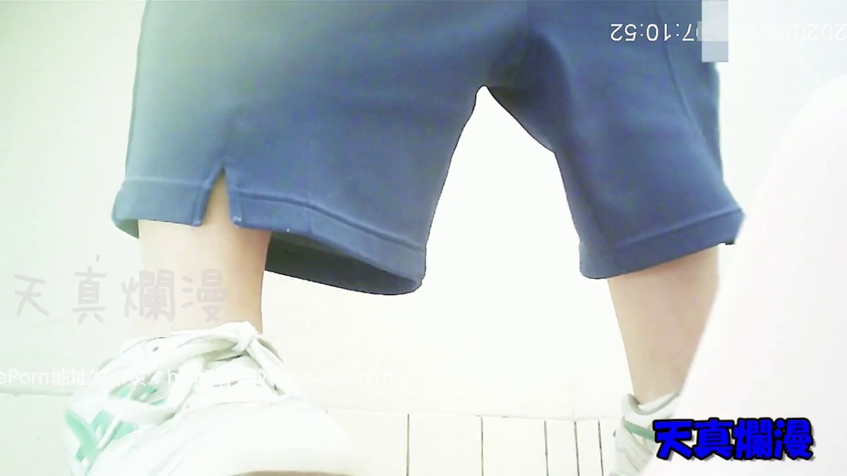 【厕拍作品】天真烂漫之学生运动会厕拍系列[第11期]， 学妹们的嫩B特写25人次41