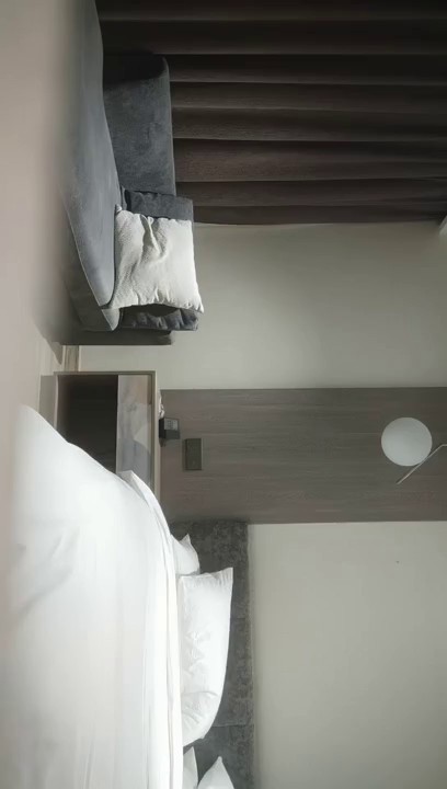 2022.1.19，【开发探索】，百里挑一的尤物，极品反差婊，眼镜妹超级爱喷水，加藤鹰之手