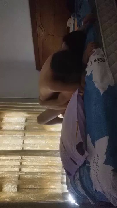 2022.6.13【隔壁老黄探花】，午后幽会情人，到少妇家中偷情，风韵犹存身材苗条