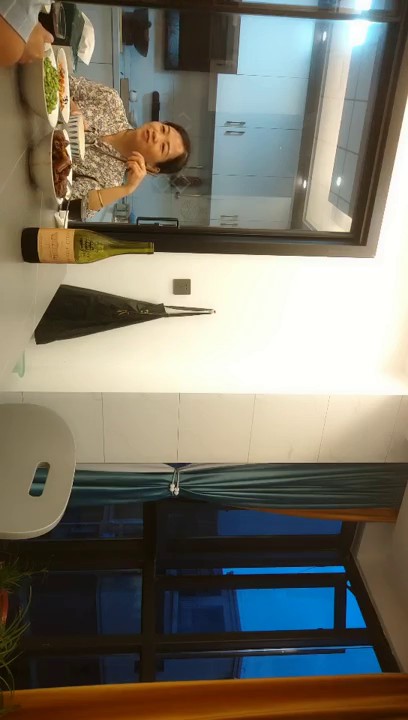 2022.6.15，【风鸣鸟唱花探】，探花直播首秀，良家家中，啤酒助兴无套内射2