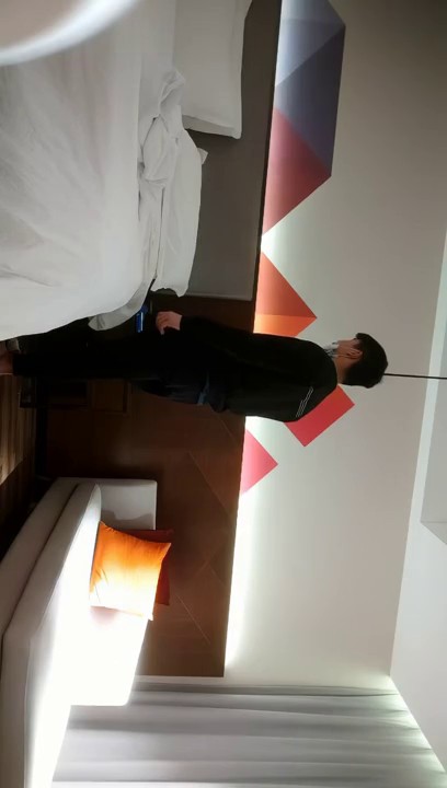 2022.3.1，【小智寻花】，2000网约兼职小白领，清秀苗条略微害羞，换上黑丝