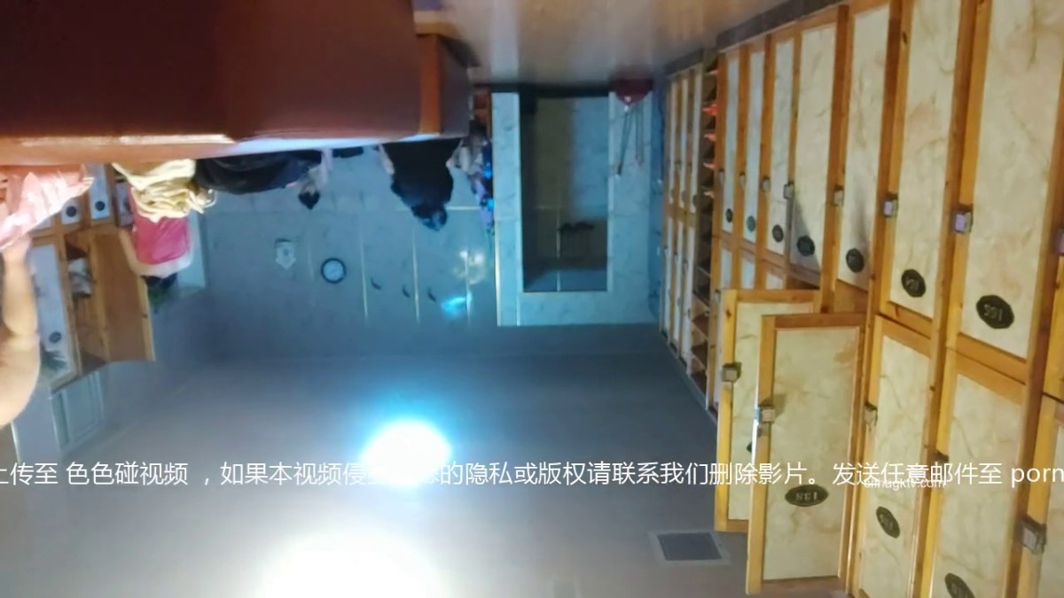 东北浴室大澡堂子 男扮女装潜入女浴室偷拍几位少妇洗澡搓背7