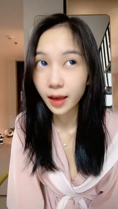 年轻女友吸烟就是销魂和男朋露脸洗澡再开始做爱第一视角卖力口活无套操逼死去活来