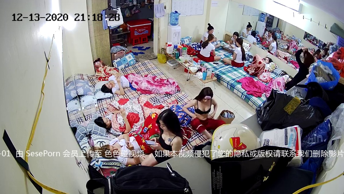 【破解摄像头】会所员工宿舍摄像头 超多白嫩美女露奶换衣3