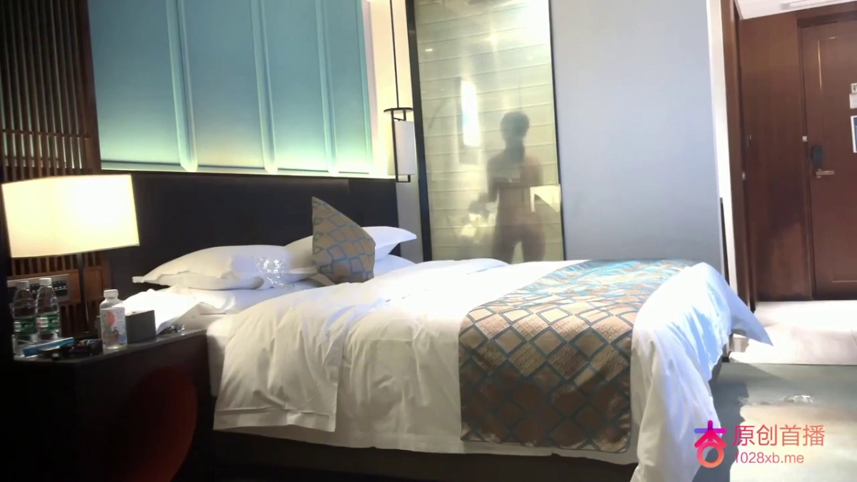 阿柒探花酒店约炮 21岁的大二学生 让她换上制服“哎呀，你可真会玩