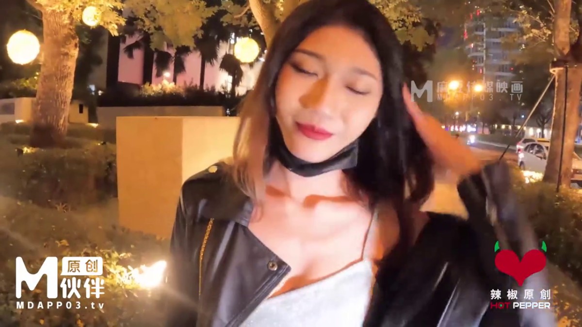 F辣椒原创 HPP-023-02《紫色不夜城》台中巧遇大长腿白虎女孩