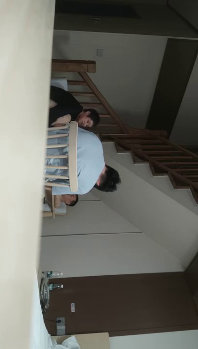 【無水印--超清新片速遞】2022.3.17，【换妻探花】，良家夫妻约单男，老公拿手机旁边拍摄，前后暴插骚娘们1