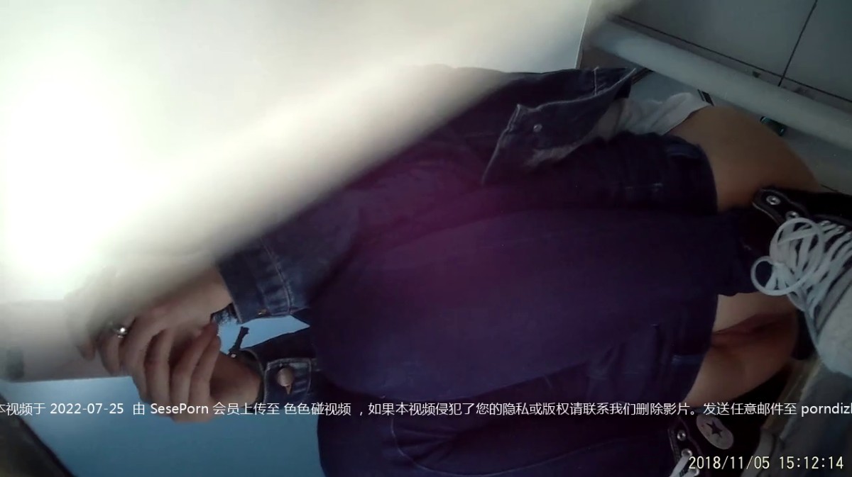 科技楼女厕蹲守多位漂亮的美女 被一个机灵小妹发现了3