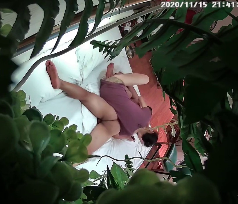 《精品360臻选 泄密》绿叶房数对男女激情肉搏亮点多多大叔性福啪啪口爆还给按摩话有点密的小姐浪叫老公快点受不了3