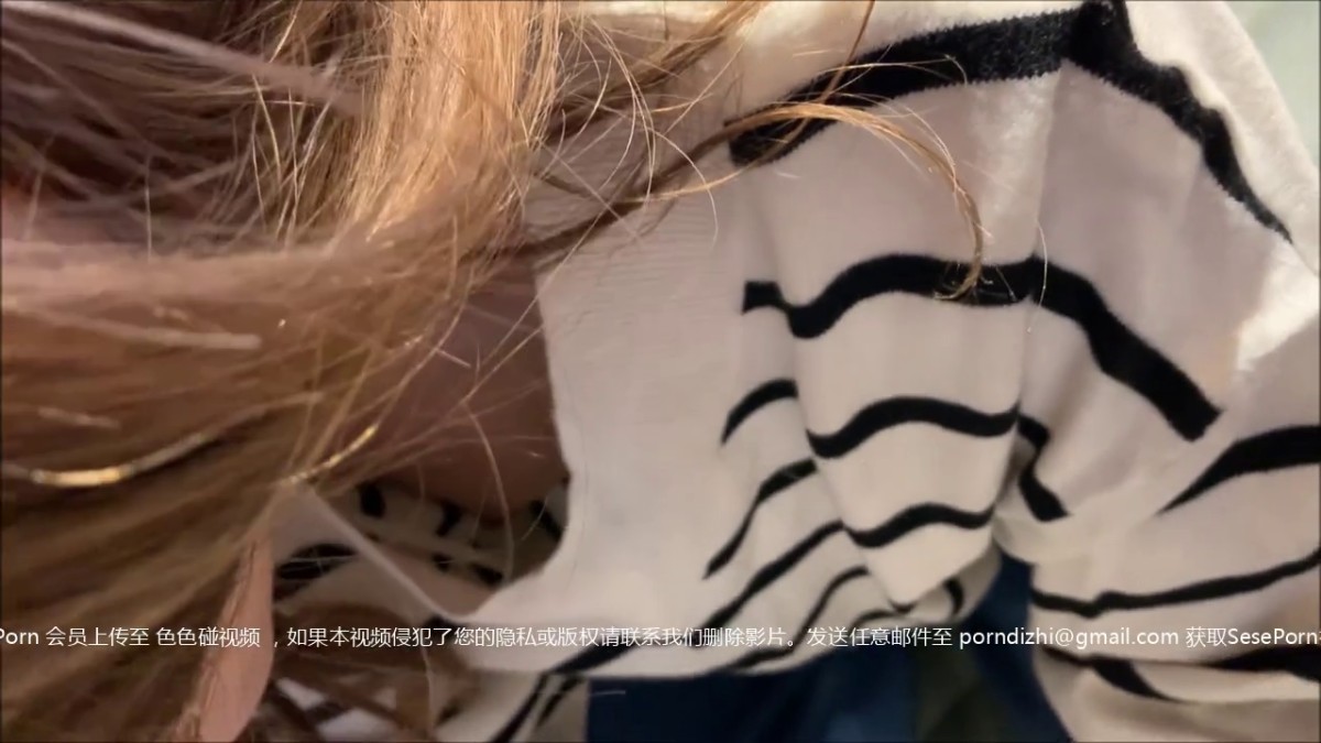 【精品TP】外站盗摄 记录各类美女夏日清凉着装俯身下露出的美景第三季 偷拍縫隙露出乳頭的美少女3