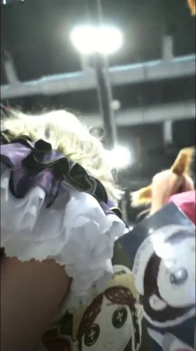 作死CD大神地铁商场先搭讪问路然后撩裙偸拍多位小姐姐裙底美少妇好多阴毛露出来(被妹子发现翻车)1_(new)