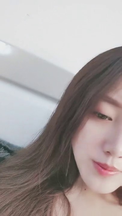 颜值身材一流美御姐！性感睡衣！先自慰再操逼，抬起双腿水晶假屌爆插，主动骑乘位猛坐操翻