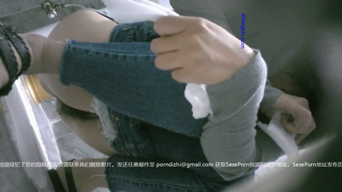 七月最新流出私房大神隔墙有眼 原创厕拍 (6)