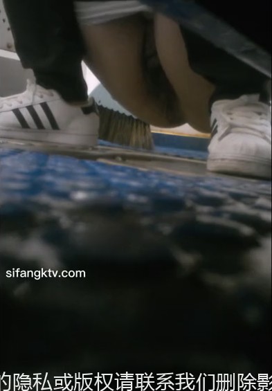 厕拍大神持高端设备横扫火车站+办公楼+饭店多位年轻漂亮小姐姐入镜阴唇外翻穴门大开太诱人了4K7