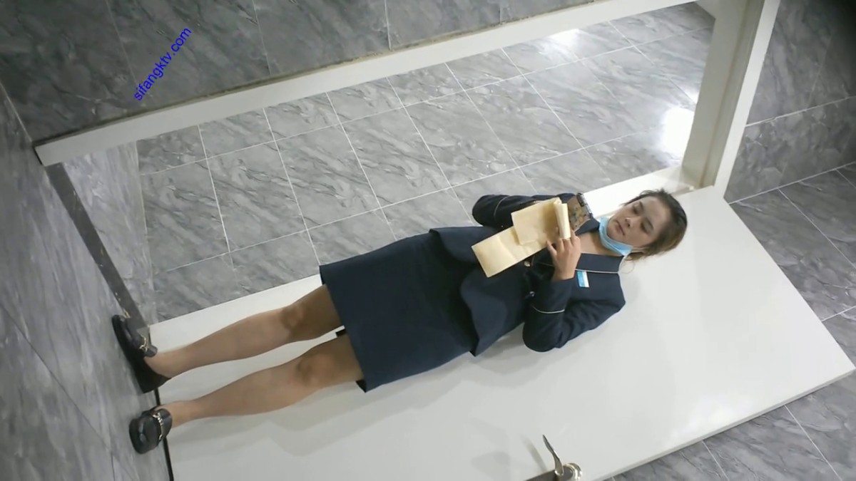 八月最新私房大神 隔墙有眼 原创厕拍 馒头肥穴勾魂黑丝透明内裤 (14)