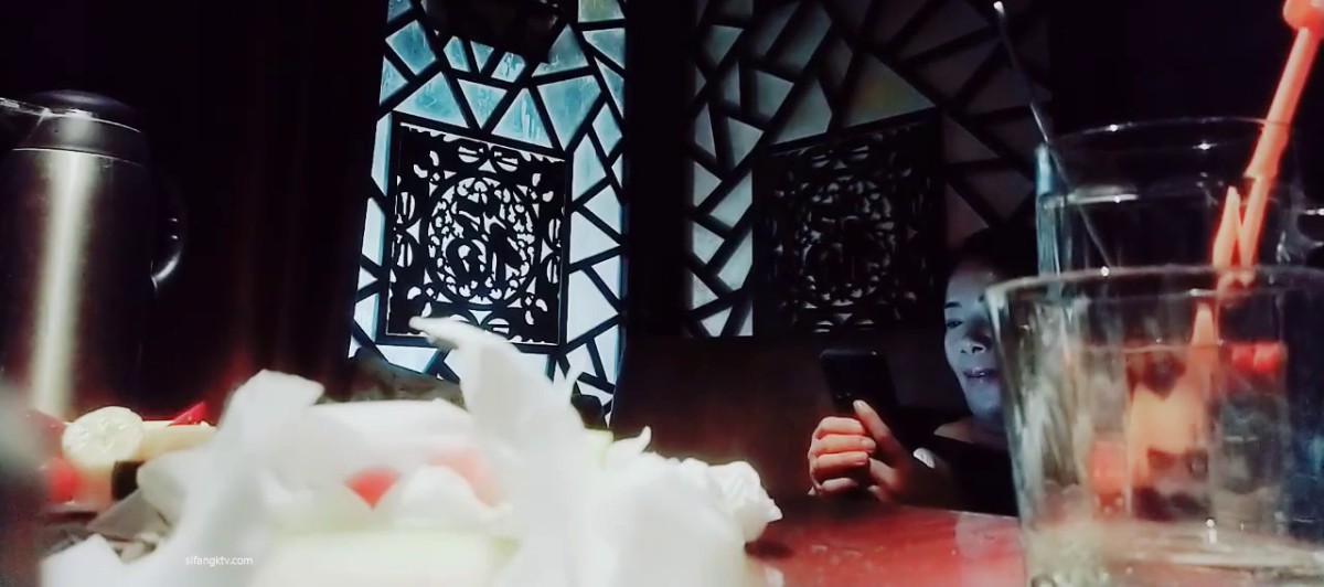 2022.7.3，【良家故事】，偷拍，网恋 新认识中年女吃饭 酒店聊天，男主心想躺在床上因该能操了6