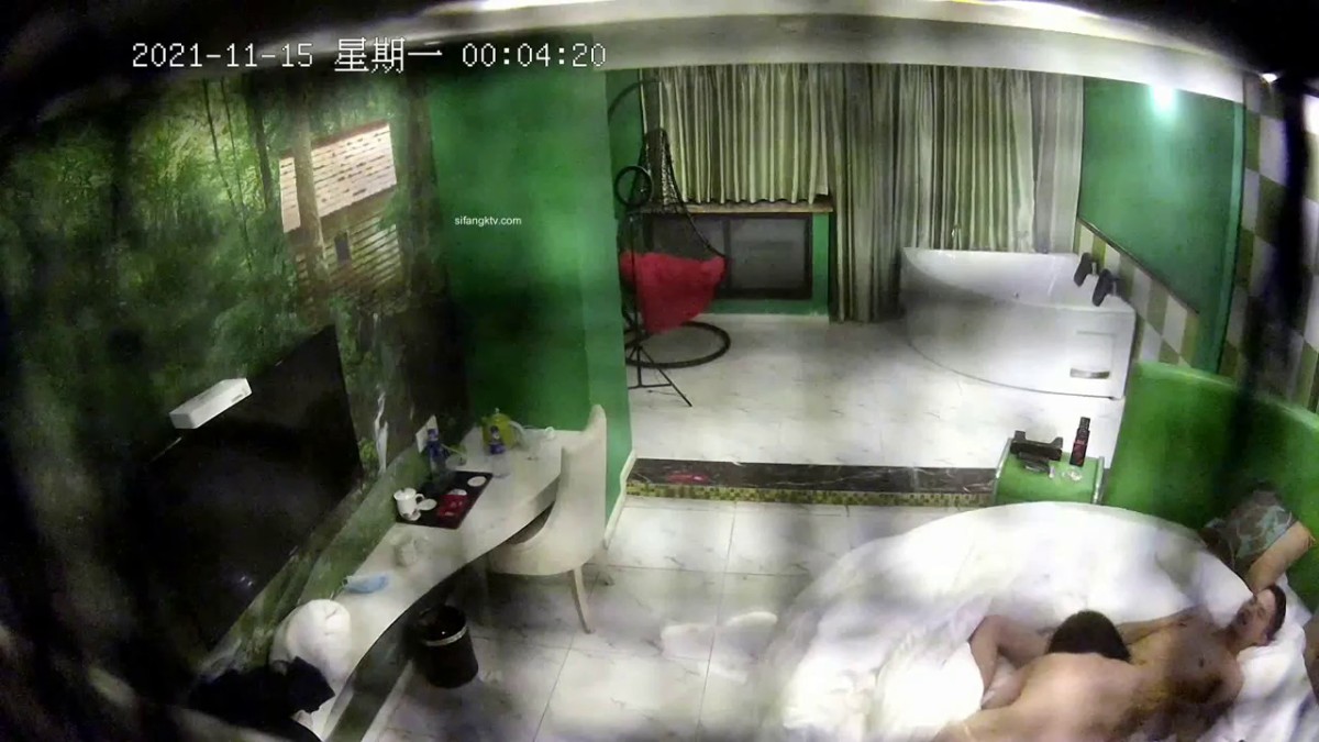 真实数对情侣偸情关系复杂男女滚床单四眼闷骚男网购情趣内衣给很能叫的女友11