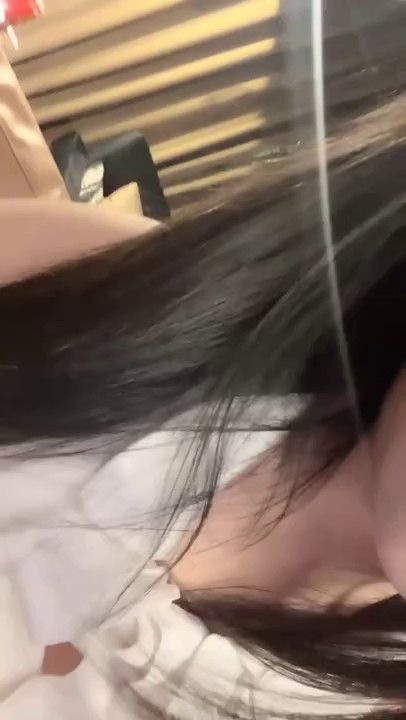 【京鱼儿】19岁童颜巨乳 可爱猫女 神秘男舔逼 道具自慰2