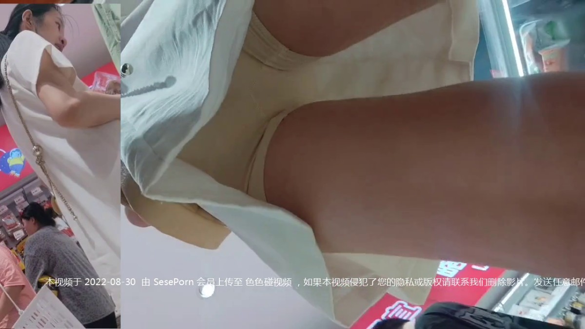 零食店cd7个美女