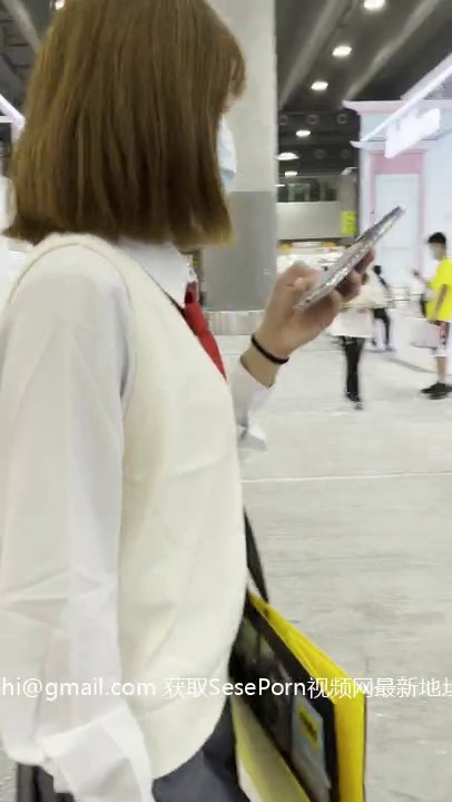 精品CD 黑丝制服小姐姐内裤夹进13里！漏出b褶皱