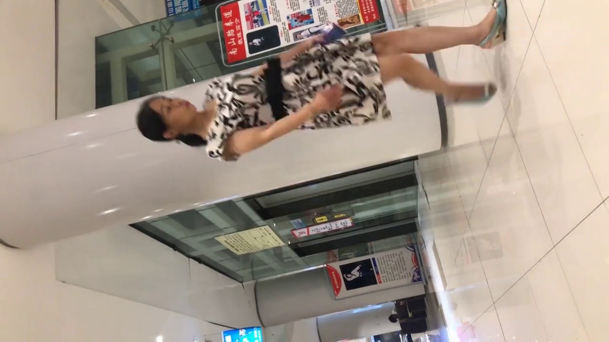 商场女厕偷拍 丰满少妇多毛的小肥鲍