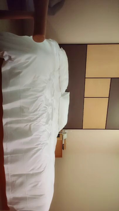 2022.9.14，【哥现在只是个传说】，大圈外围女神，这对纯天然美乳太惊艳了，清纯，黑丝高跟