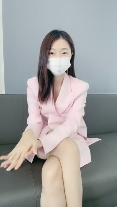 【重磅推荐】一线城市 某公司人事白领【小白兔呀呀】上班大秀 回家被操~3