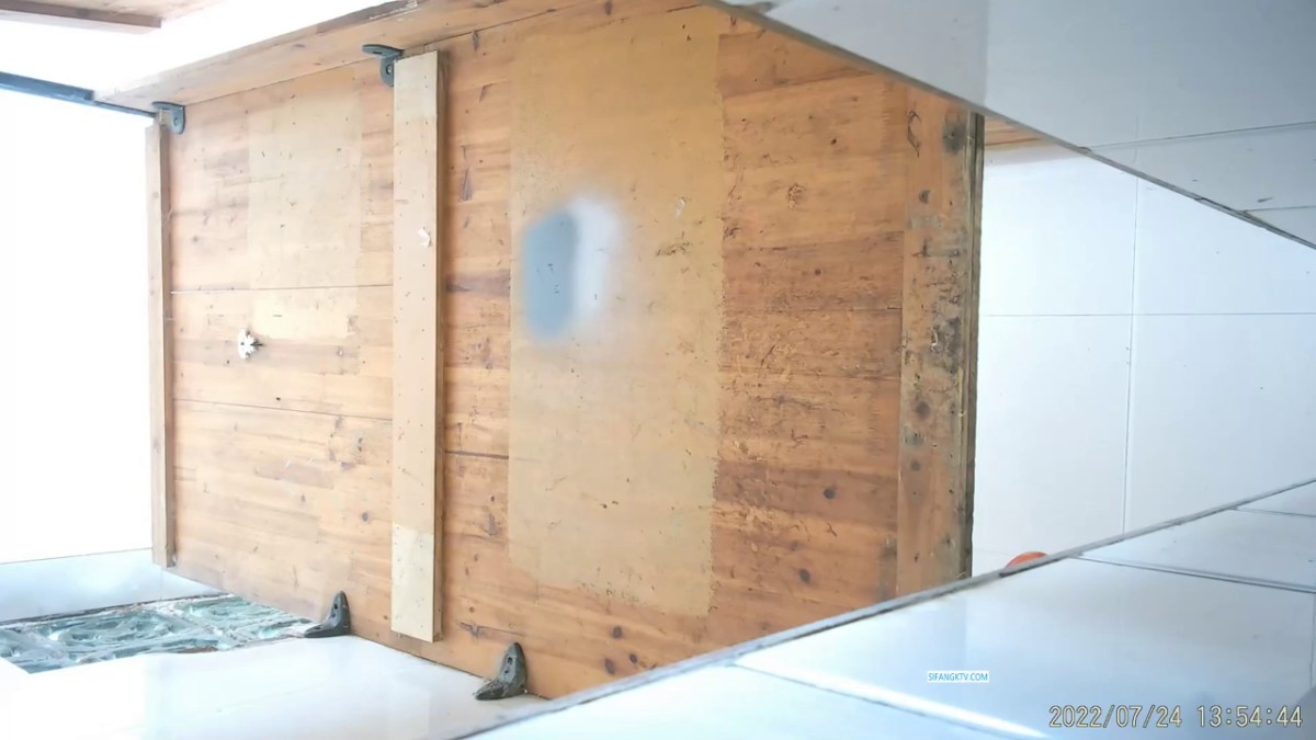 【厕拍新品】县城公园女厕 刁钻角度厕拍第二弹1