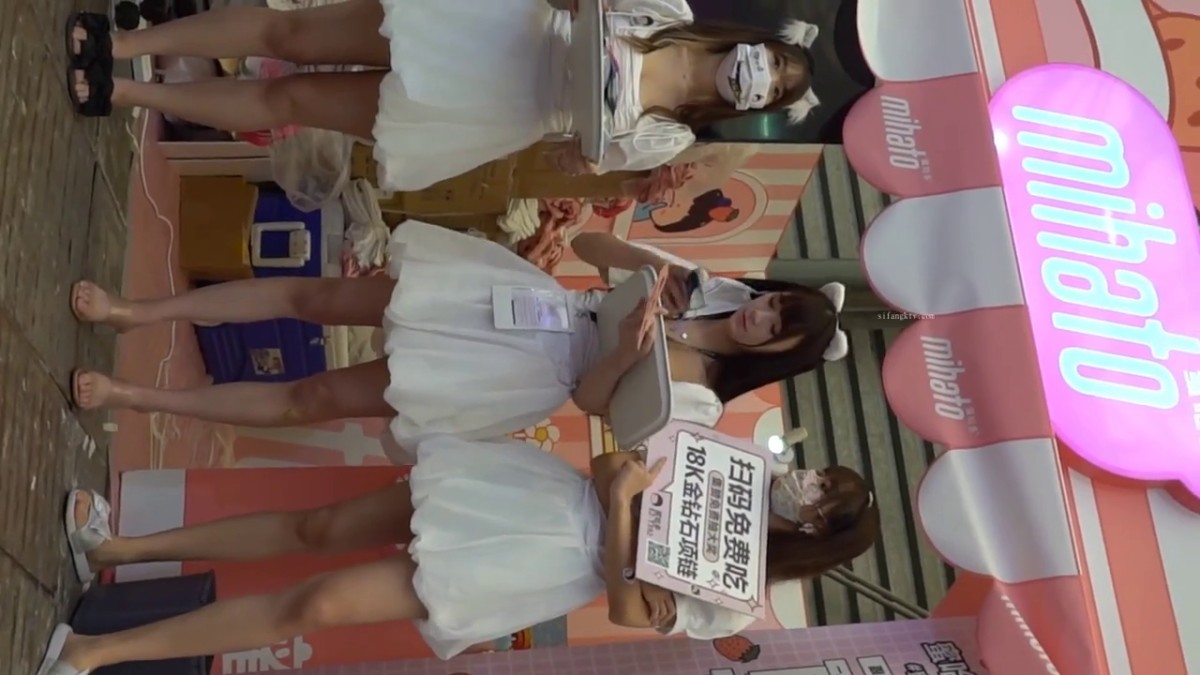 国内偷拍大神高清设备商场尾随 几个高颜值气质美女CD裙底风光肥臀深沟美少妇